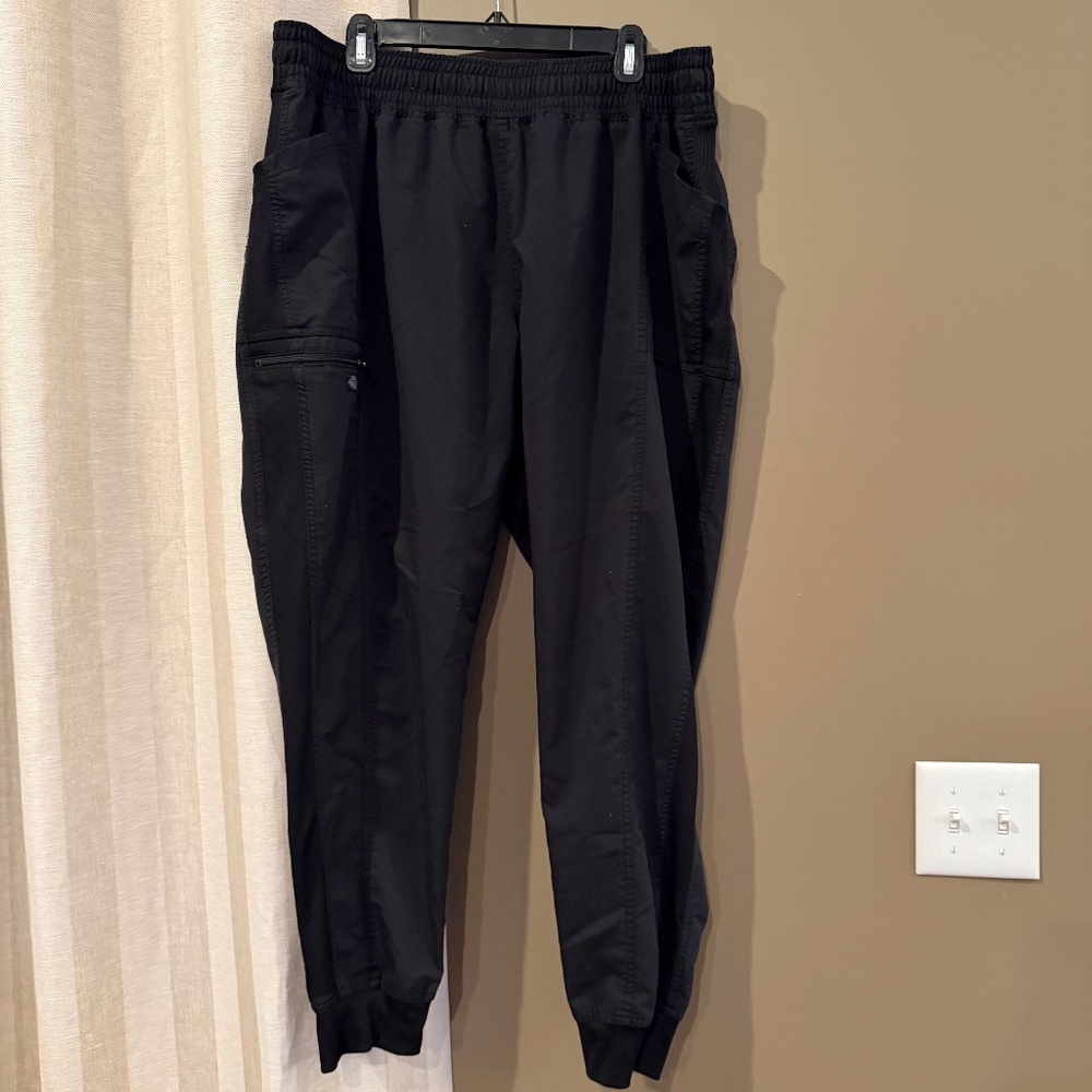 Dickies Women's Black Scrubs Pants Mid-Rise Jogger, Size 2XL